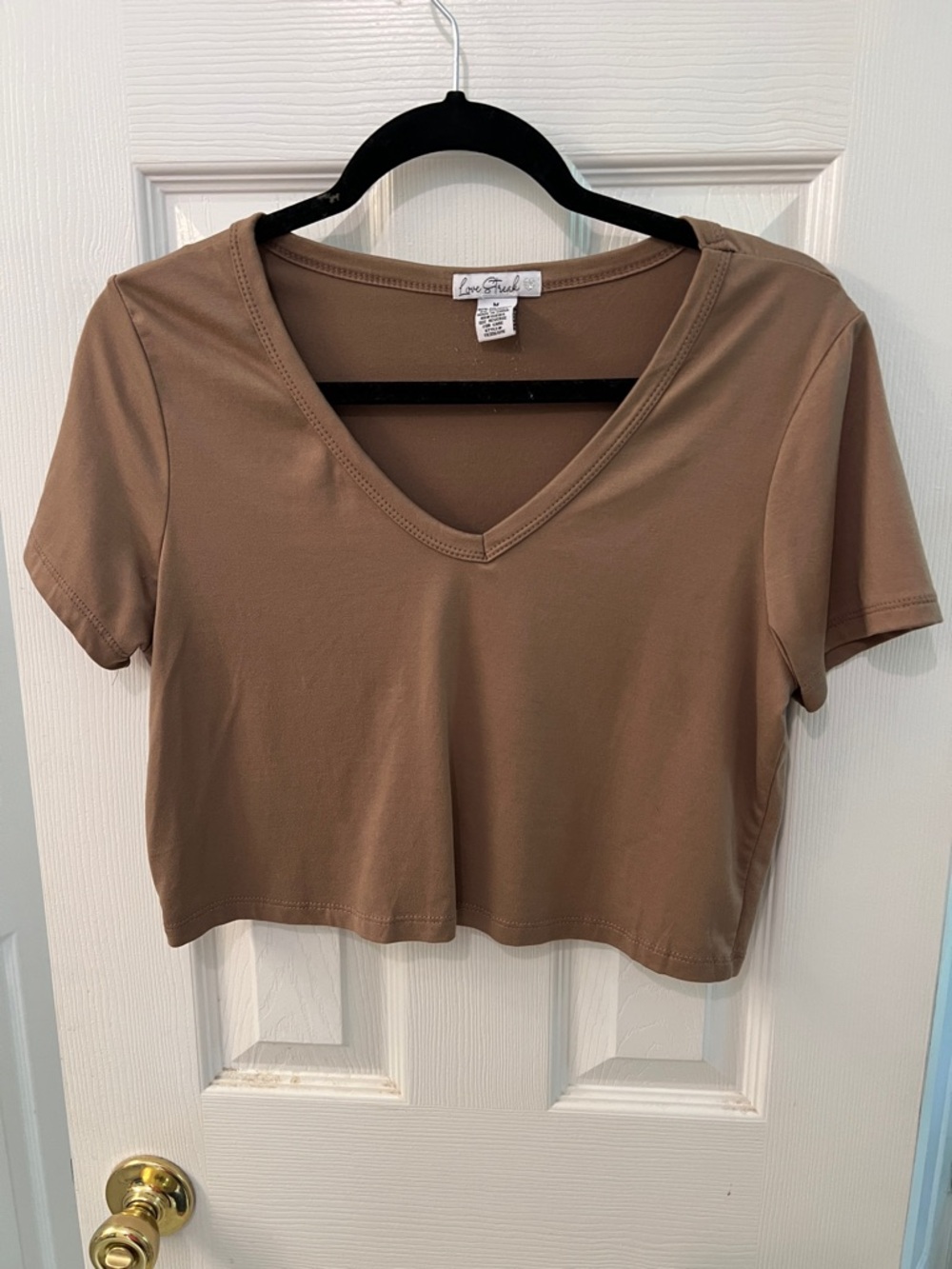 Love Streak V-Neck Cropped Tee in Taupe